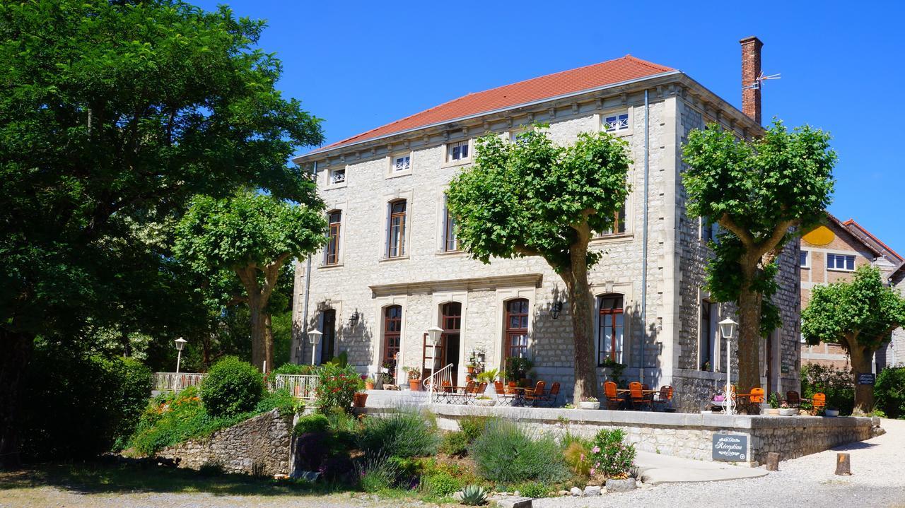 Hotel Savel Ruoms Buitenkant foto