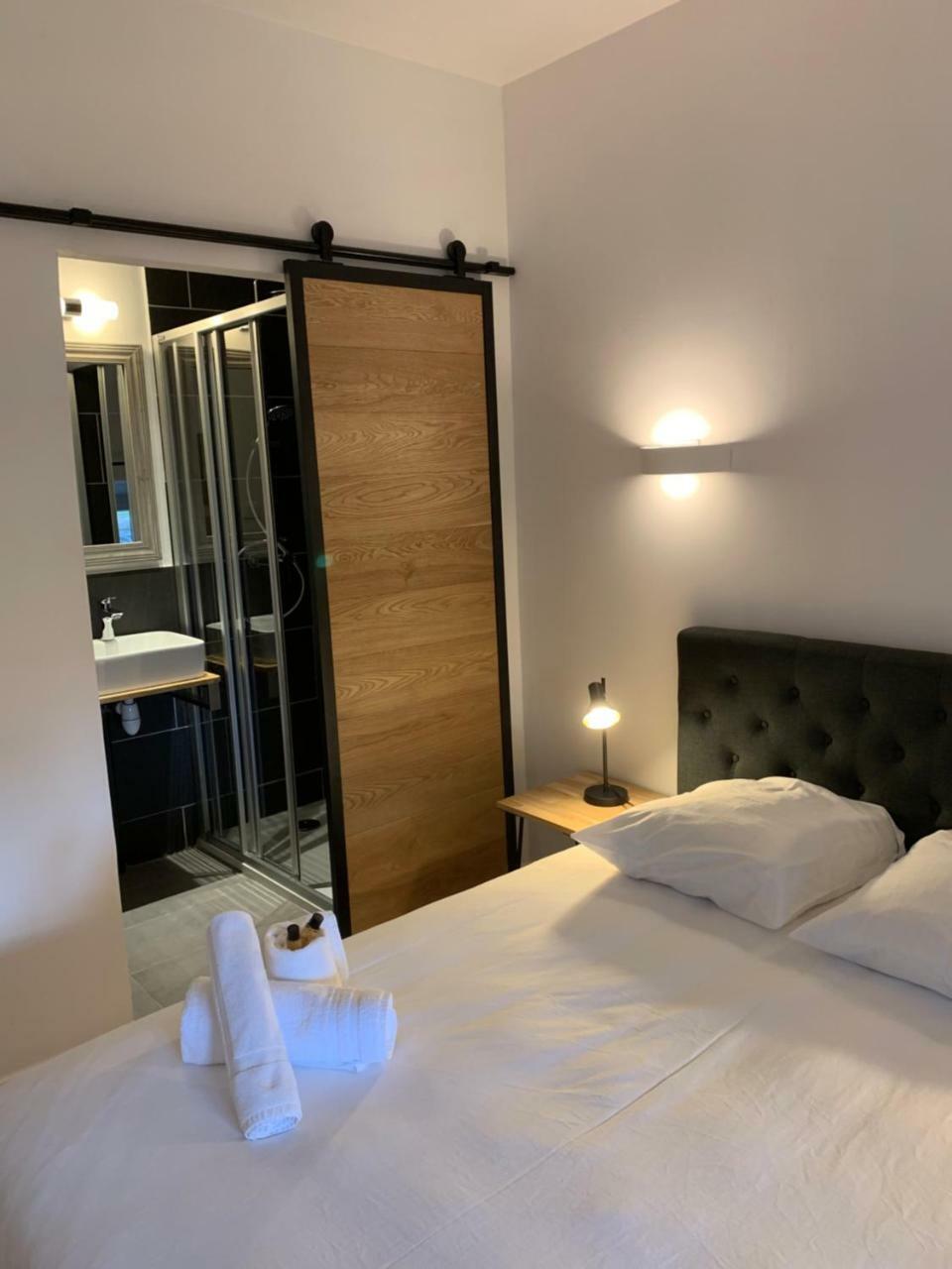 Hotel Savel Ruoms Buitenkant foto
